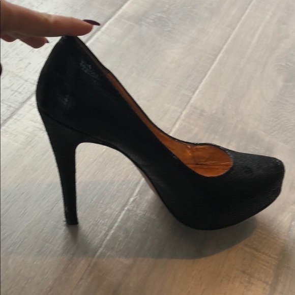BCBG pump - Picture 3 of 5